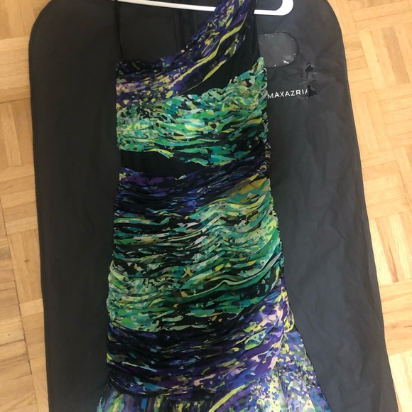 BCBG MAXAZRIA RUNWAY (M) Feminine Dress - Picture 3 of 7